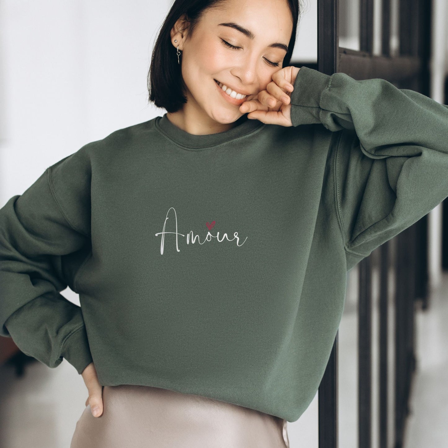 Amour Sweatshirt - Perfect Valentines Day Gift for Her Friends